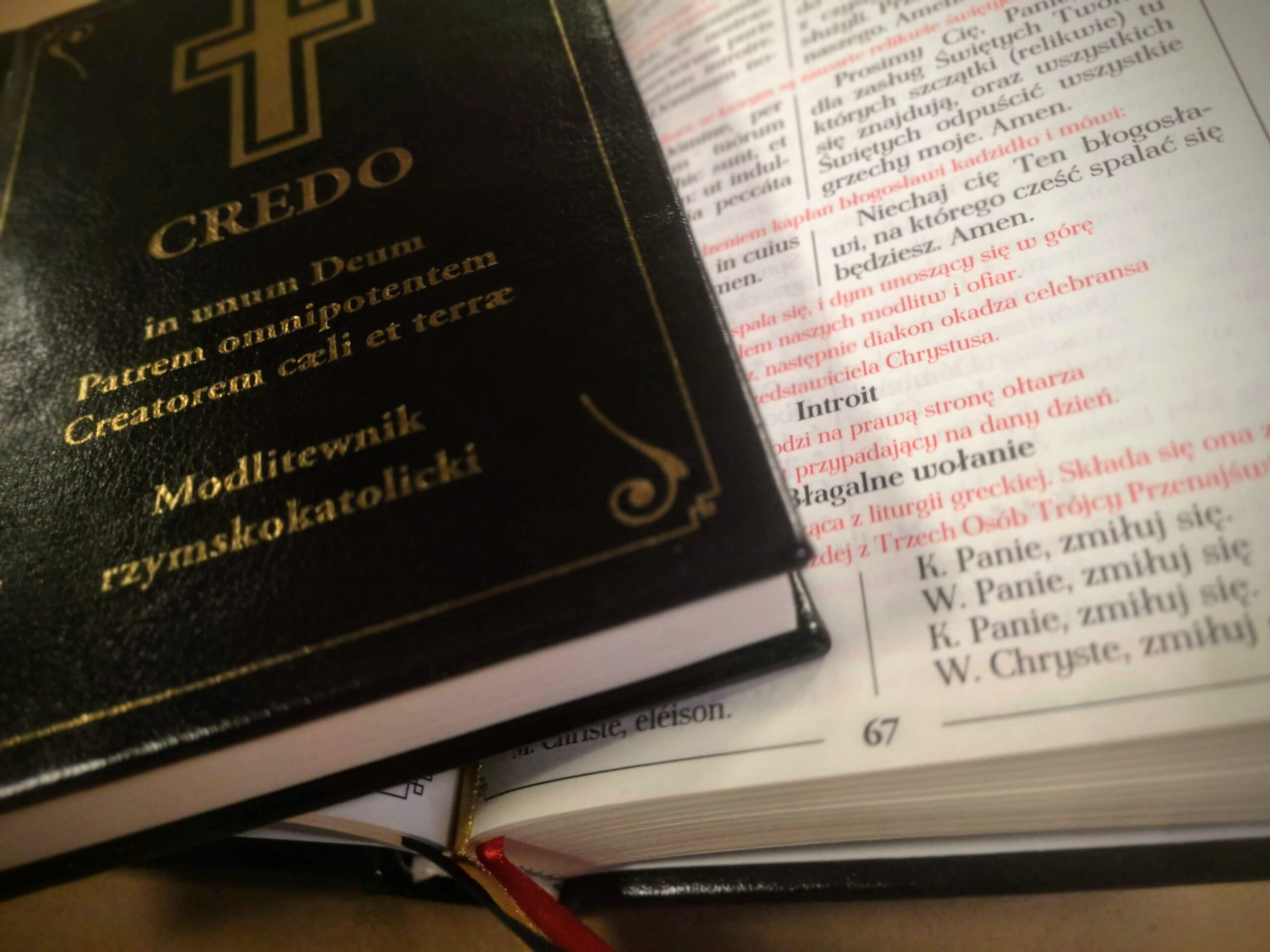Na czym polega hot-stamping i jak wykorzystać go w materiałach drukowanych?
