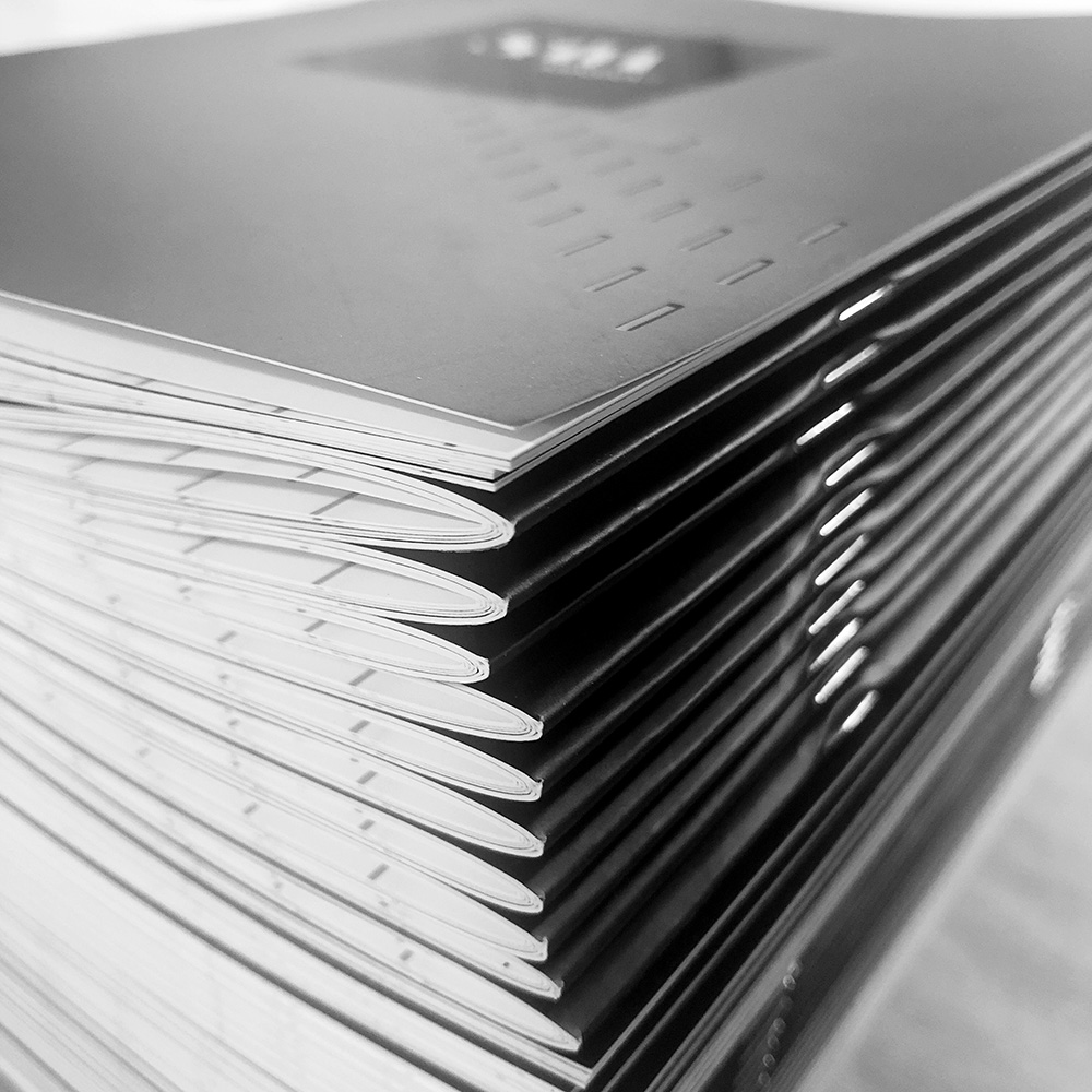 Oprawa zeszytowa – kiedy to najlepszy wybór dla Twojej publikacji?